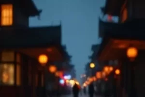 《半城烟火》封面：老式居民楼窗口透出的暖黄灯光